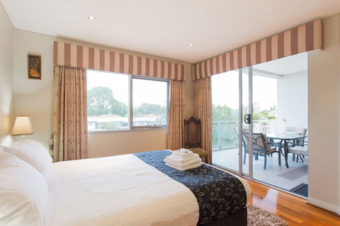 Spinnakers By Rockingham Apartments - Tourism Listing 0