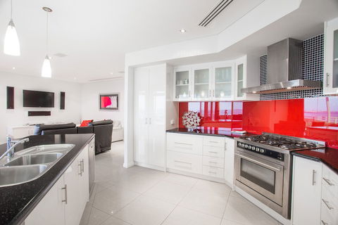Spinnakers By Rockingham Apartments - Tourism Listing 6