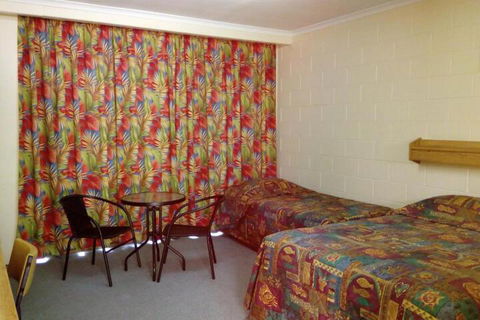 The Islands Inn Motel - Accommodation Brisbane 4