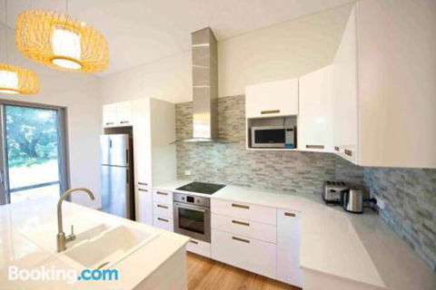 Sunny Blinco Street House - Wagga Wagga Accommodation 5