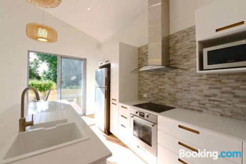 Sunny Blinco Street House - Wagga Wagga Accommodation 6