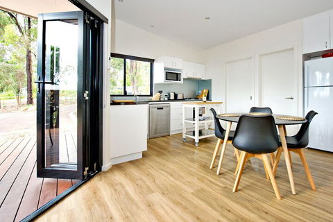 Old Dairy Cottage Adults Only - WA Accommodation 2