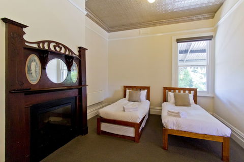 Deloraine Hotel - Whitsundays Tourism 0