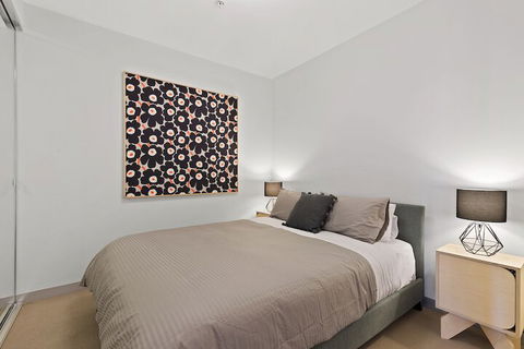 Nook Melbourne Bank Tower Apartments - Lightning Ridge Tourism 5