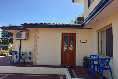The Royal Dolphin B&B In Safety Bay - Accommodation Sydney 1