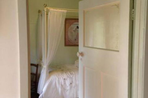 Cockatoo Cottage - Hervey Bay Accommodation 0