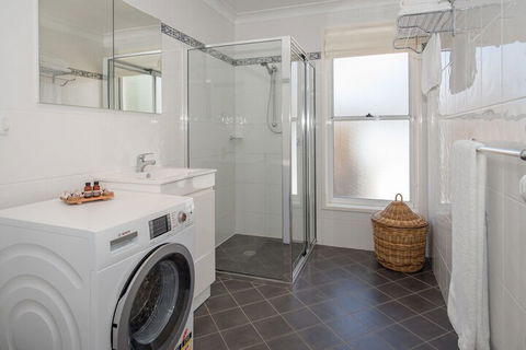 Canberra's White House - Accommodation Asia 7