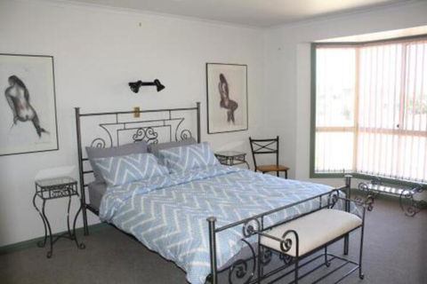 Maslin Beach House - Accommodation Directory 3