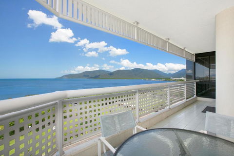 Cairns Ocean View Apartment - Holiday Sydney 2