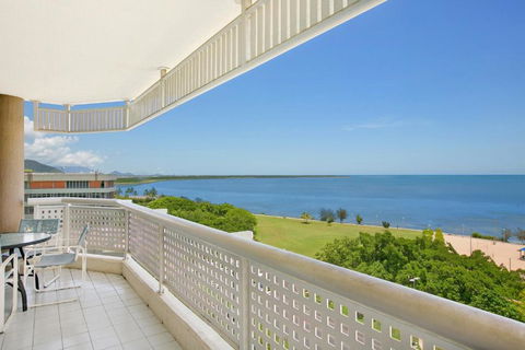 Cairns Ocean View Apartment - Holiday Sydney 6