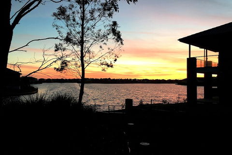 Deluxe Lake View House - Accommodation Fremantle 3
