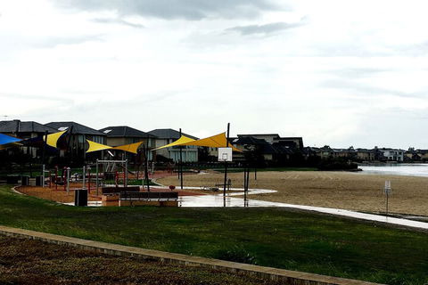 Deluxe Lake View House - Accommodation Fremantle 5