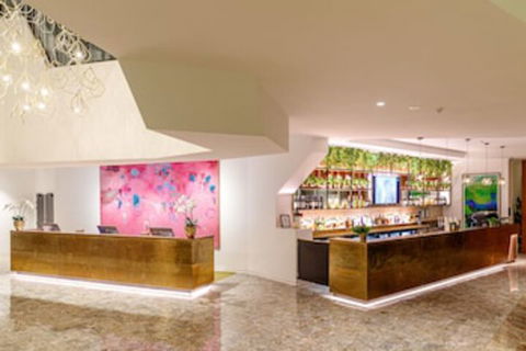 Eatons Hill Hotel - Victoria Tourism 0