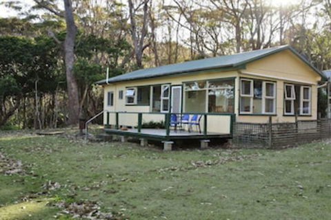 Pebbly Beach Shacks - New South Wales Tourism  0