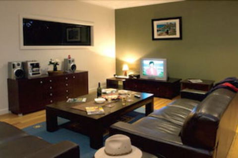 Plomer Beach House - Whitsundays Tourism 0