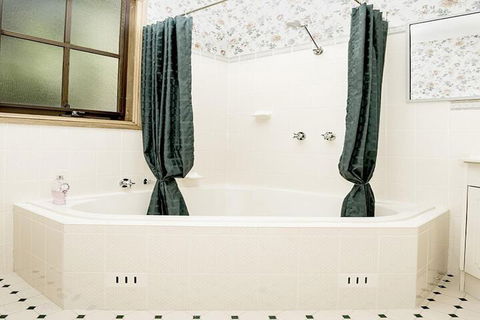 Kalimna Spa Room - Holiday Jervis Bay 2
