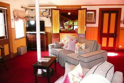 Madam Saddler On Fraser Clunes - Northern Rivers Accommodation 4