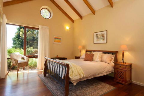 Innisfree Mountain Retreat - Hervey Bay Accommodation 3