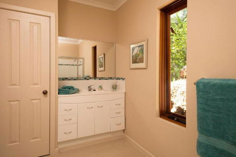Innisfree Mountain Retreat - Hervey Bay Accommodation 5