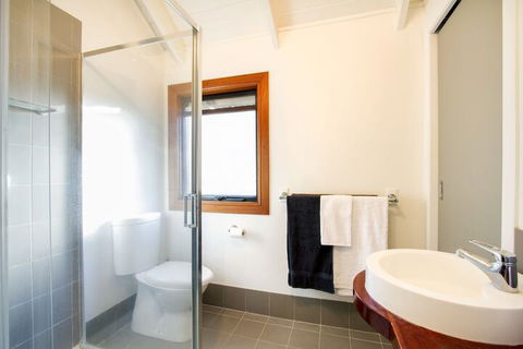 Airlie Beach Eco Cabins - Accommodation Brisbane 5