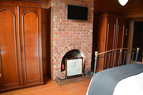 Portarlington Vicarage - Whitsundays Tourism 0