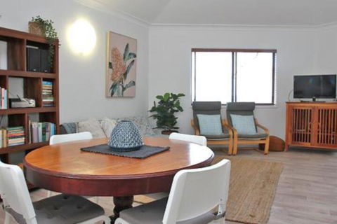 Ouyamunna House - Accommodation Newcastle 0