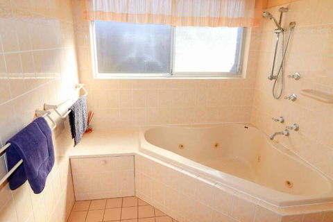 Wemberley Lakehouse - Accommodation Find 4