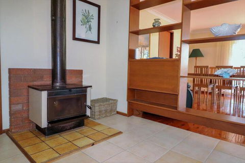 Wemberley Lakehouse - Accommodation Find 5