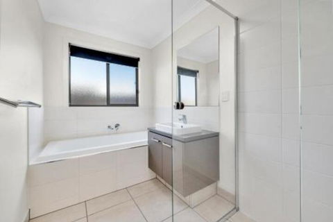Glas - Wagga Wagga Accommodation 6