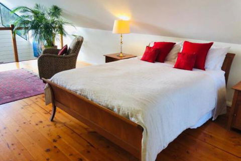 Zephyr Studio - Hobart Tourism 0