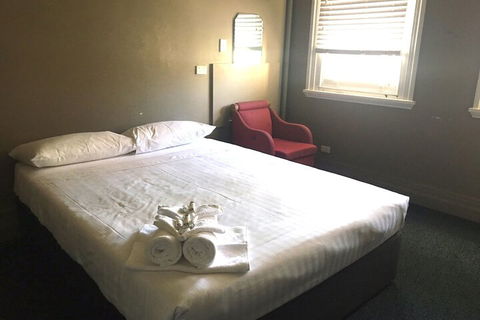 Swansea Hotel - Whitsundays Tourism 3