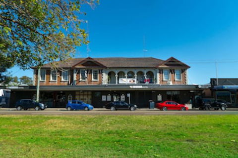 Swansea Hotel - Whitsundays Tourism 0