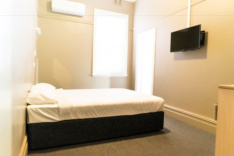 Swansea Hotel - Whitsundays Tourism 4