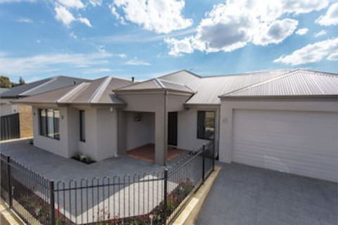 Beckenham House - Kawana Tourism 0