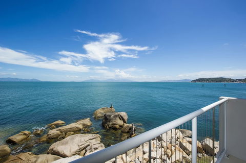 1 Bright Point Apartment 4202 - Holiday Melbourne 0