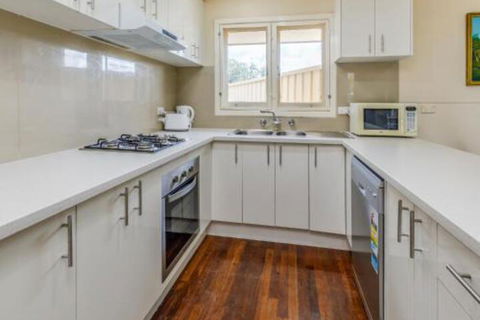 Beautiful Deluxe Family Friendly Holiday House - Accommodation Sydney 5