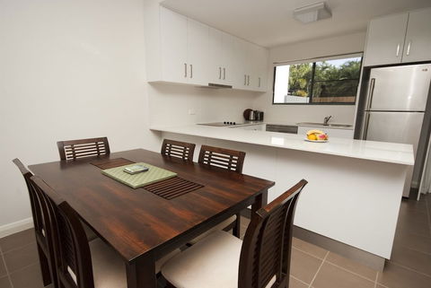 Woodville Beach Townhouse 5 - Holiday Sydney 3