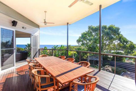 Lavina Luxury Beach House - Accommodation Newcastle 0