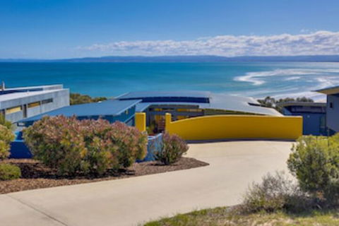 Banksys By The Bay - Accommodation QLD 0