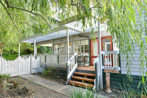 Aura Of The Dandenongs - Hobart Tourism 0