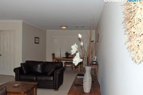Fairways Bed & Breakfast At Jerilderie - Lightning Ridge Tourism 4