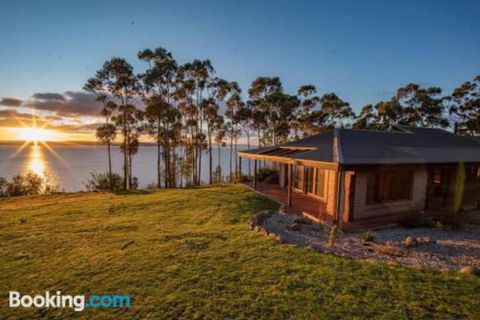 Tinderbox Cliff House - Kingaroy Accommodation 0
