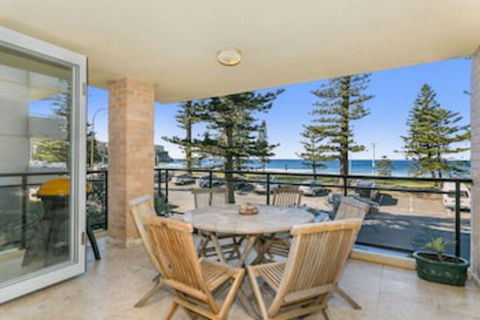 Beachfront On Golden Mile - Accommodation Newcastle 0