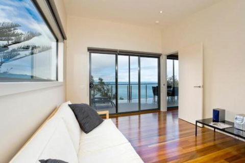 Azure - Holiday Adelaide 4