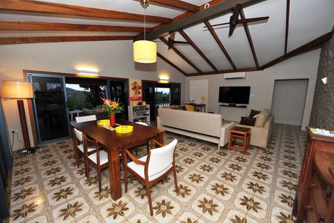 The Sanctuary Retreat - Lightning Ridge Tourism 3