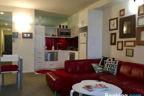 Quiet Laneway Apartment Near Bourke St. Mall - Hervey Bay Accommodation 0