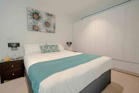 Absolute Collins - Lightning Ridge Tourism 2