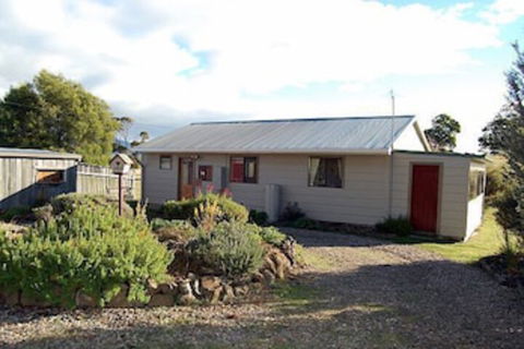 Engadine Cottage - Accommodation Nelson Bay 4