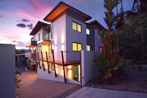 Villa One On Murphy Luxury Villa - Yamba Accommodation 3