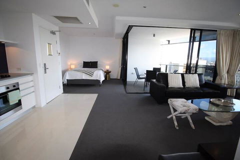 Cavill Avenue Luxury Private Apartments - Brisbane Tourism 1